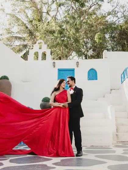 This red flying gown looks incredible against the white and blue of a Santorini-themed location. I help clients choose the perfect gown colour to match their photoshoot setting.