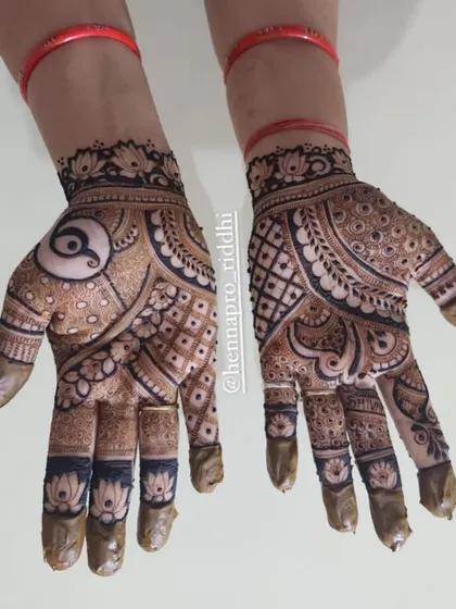 Sometimes, the beauty is in the basics. This design uses fundamental henna elements like checks, swirls, and florals to create a balanced and calming traditional pattern.
