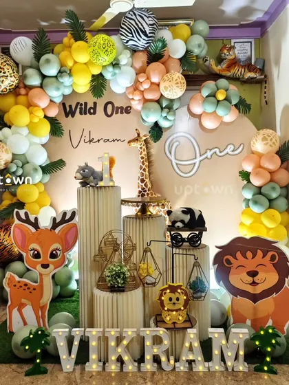 A home-based jungle theme for Vikram's "Wild One" birthday, showing how I can transform any space.