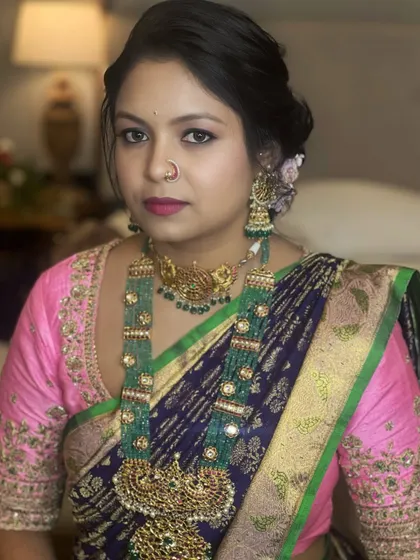 This bride looks powerful and confident. The makeup is glamorous and perfectly executed, a result of the professional techniques you will learn in my course.