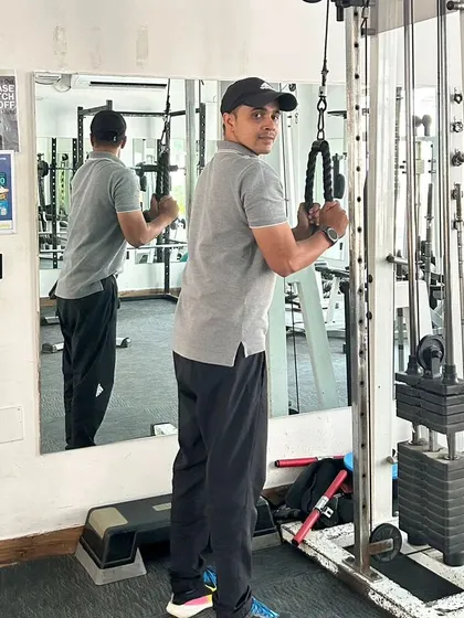Another angle of the tricep pushdown.