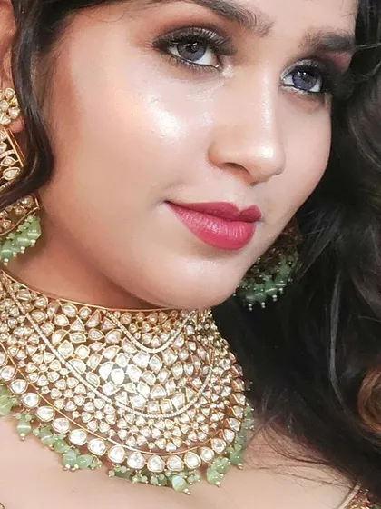 A close-up of a beautiful mint green and Polki choker. The soft color and intricate design make it a perfect choice for a day wedding.