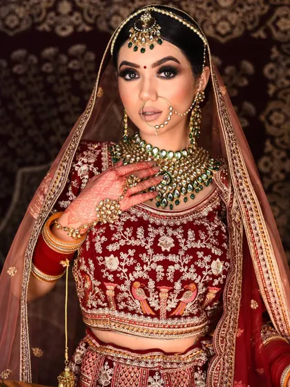 This bride perfectly demonstrates how a statement Kundan necklace can be the centerpiece of the entire bridal look. The green stones provide a beautiful contrast.