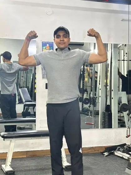 Double bicep pose for Diwali.