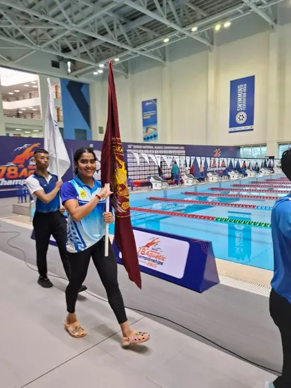 Vihitha Nayana proudly carrying the Karnataka flag at the Senior Nationals opening ceremony.