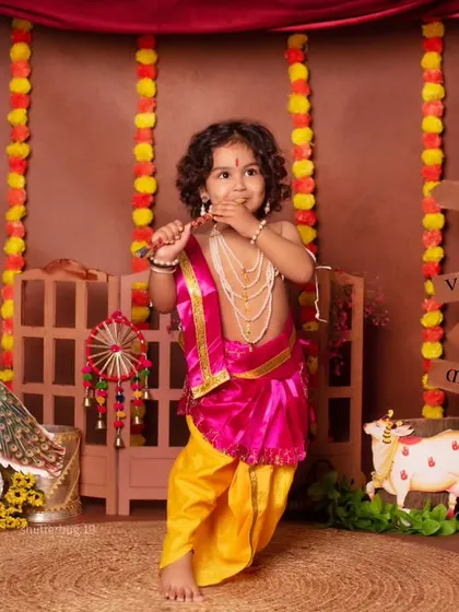 This little Krishna is caught in the act, playfully eating makhan in our festive Gokul-themed set.