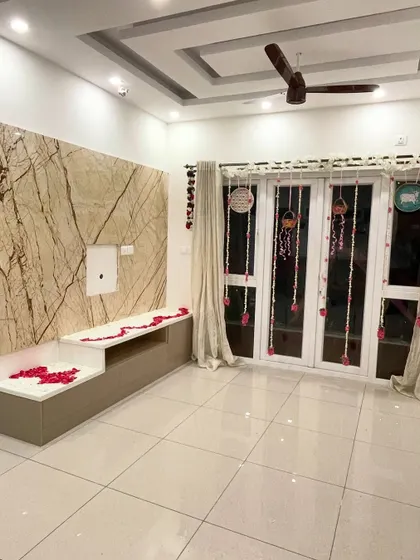 An identical shot of the living room decorated for a housewarming.