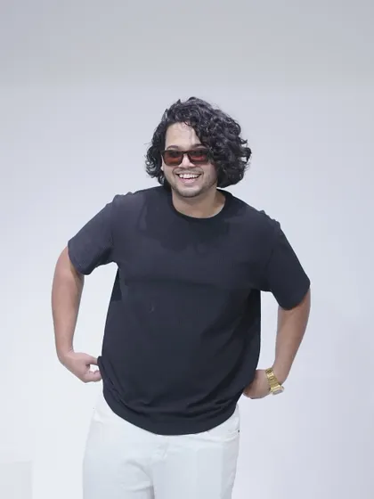 A more direct, happy shot from the white-background photoshoot. Just me, having a good time.