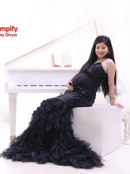Pure elegance at our grand piano setup. A mom-to-be in a stunning black sequin gown creates a timeless and sophisticated portrait, blending the beauty of music and motherhood.