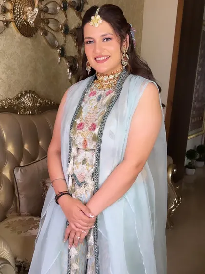 The full Mehendi look. Muskan looks elegant and modern, showcasing a different style of Mehendi glam.