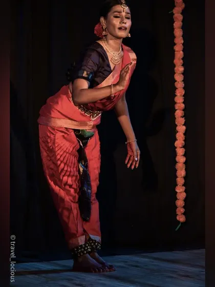 Dancer Sowmya Jaganmurthy performing at Kappanna Angala. Her unwavering posture and perfect stances were a treat to watch.