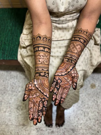 A slightly different angle of the traditional elephant-themed bridal mehendi, highlighting the neatness and precision of the artwork.