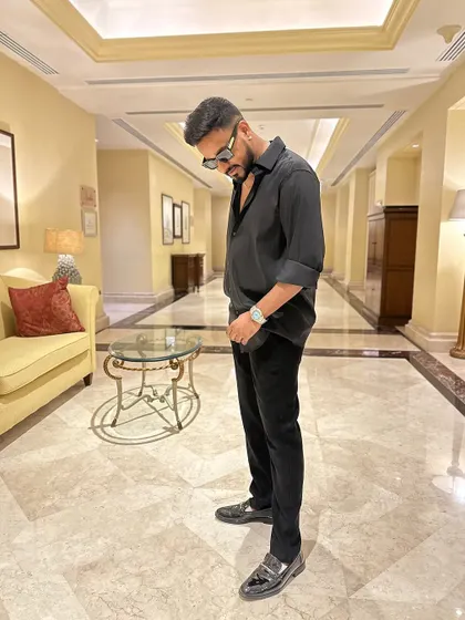 A pensive look before a private show.