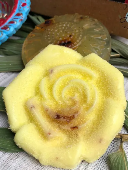 The 'Sunshine' soap, shaped like a rose, is another favorite in my festive gift boxes. Its bright yellow color and gentle fragrance bring a little bit of happiness to your skincare routine.