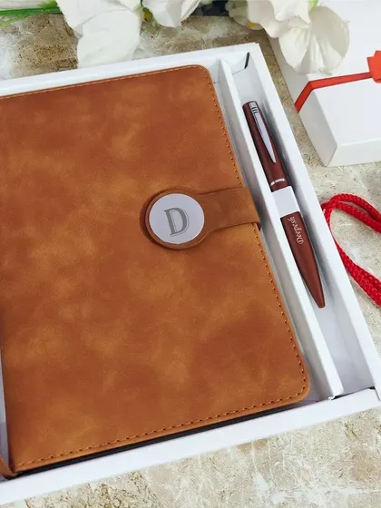 A closer look at the Camel Brown diary set, showing the fine details of the personalized pen and the magnetic lock. The diary contains 200 lined pages and a calendar, making it a very useful gift.