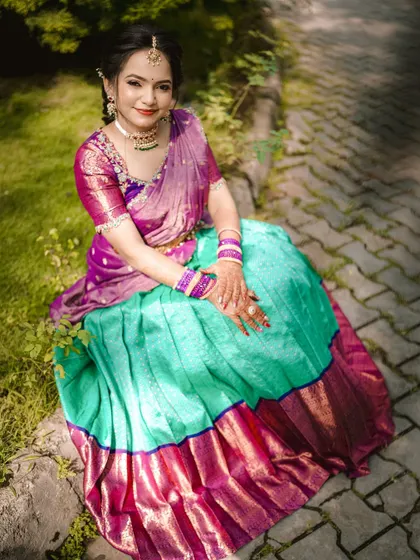 A full view of this colorful and happy engagement look. It's all about celebrating with style.