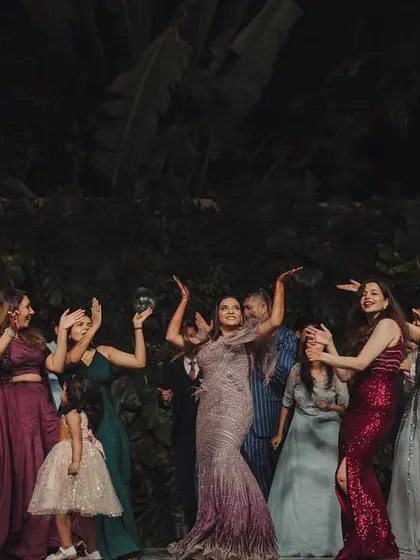 The bride and her friends having a great time on the dance floor. A wedding is a celebration with your closest people, and I make sure it's a memorable one.