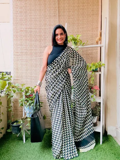 A bold black and white geometric print on a soft cotton mulmul saree. This is a modern and stylish piece for the contemporary woman.