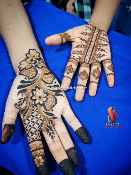 A demonstration of an Arabic design on one hand and a simple leaf pattern on the other, showing different styles taught in my classes.