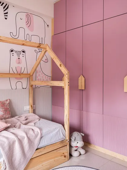 A duplicate of image 290, showing the playful pink bedroom with a house-frame bed and animal wallpaper.