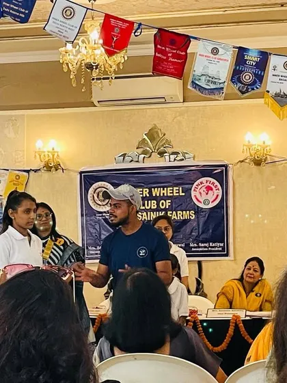 Explaining a self-defense concept during our workshop with the Inner Wheel Club. My goal is to make everyone in the room feel more aware and prepared.