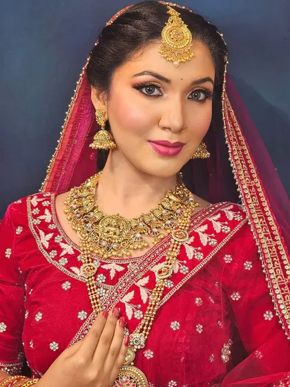A full bridal look featuring a gorgeous red lehenga and heavy gold jewelry. I balanced the look with classic makeup: defined eyes, a flawless base, and a lip color that ties everything together.