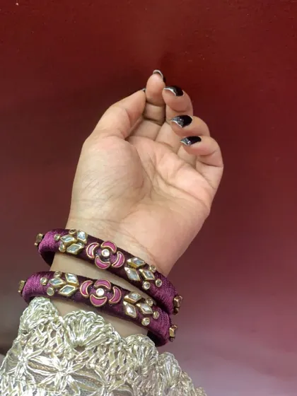 These simple purple velvet bangles are decorated with kundan and meenakari floral motifs. They are elegant enough to be worn alone and are also great for gifting.