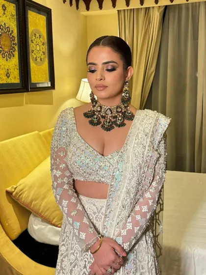 A close-up of the duochromatic smokey eye I created for Khushboo's reception. The eyeshadow shifts in the light, adding dimension and drama to the look.