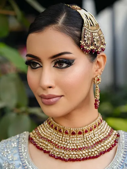 A profile view of this exquisite Arabic bridal look. The sharp, extended winged liner is a key feature, creating a powerful and alluring gaze.