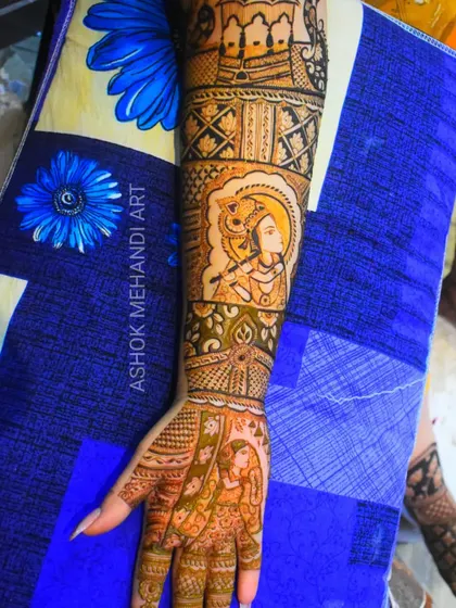 For brides who want a spiritual touch, I create detailed portraits of deities. This design features a beautiful depiction of Lord Krishna playing the flute, set within a larger traditional pattern on the arm.