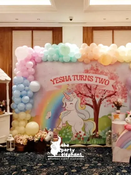 A full view of the unicorn party stage, including a charming white cart for treats or favors. We ensure every element, big or small, fits the enchanting theme.