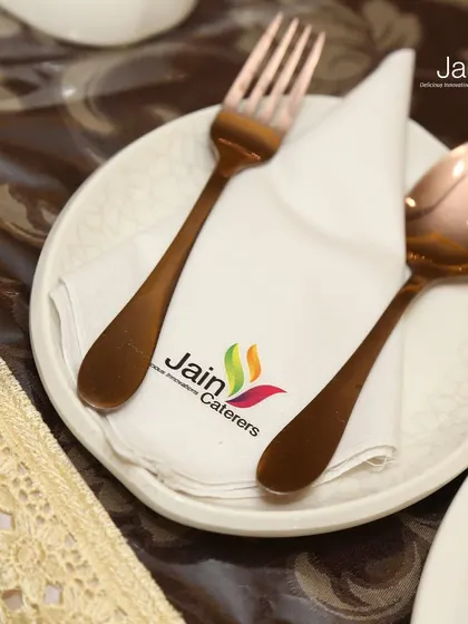 Our exquisite presentation is just the beginning. The elegant cutlery and custom-branded napkins reflect the premium quality of our service.