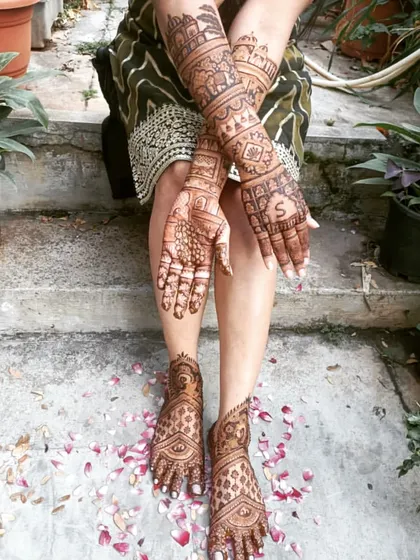 Teamwork makes the dream work. This is a full bridal mehendi, complete with hand and leg designs, created with my talented team to make the bride's day perfect.