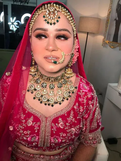 Our stunning bride wearing a heavy polki and black bead set, perfect for a unique and bold bridal look.