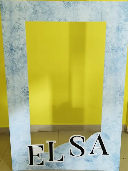 Another view of the simple and fun 'Elsa' photo frame.