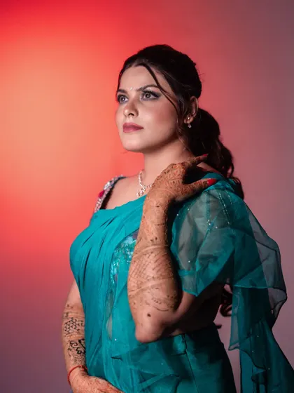 Using colored gels in my lighting setup allows me to create a modern, vibrant look. This portrait of the bride in a teal saree uses a red and orange background to add a pop of color and a contemporary, high-fashion feel.