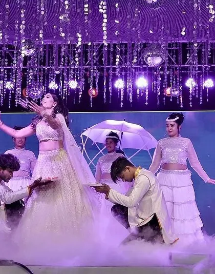 A duplicate of image 20, this shot emphasizes the drama and artistry of the dance, with the kneeling backup dancer adding to the scene's emotional weight.