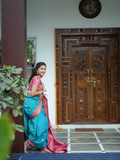 A beautiful shot of the turquoise Nauvari. The rich fabric and colours make it a perfect choice for any festive occasion.