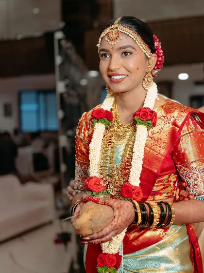 Bhushitha's morning Muhurtham look was all about traditional elegance. The makeup was designed to last all day while looking fresh and natural.