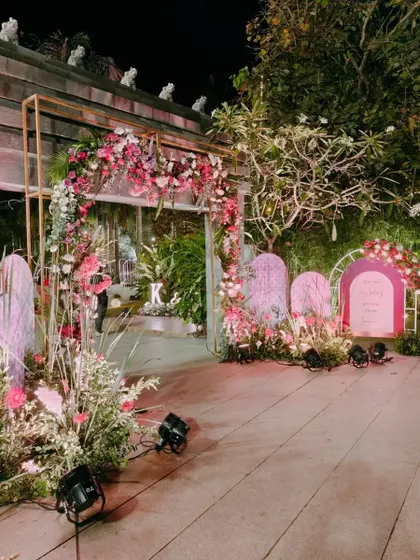 A contemporary and artistic reception entrance, featuring clean lines, pastel colors, and asymmetrical floral arrangements that create a modern and welcoming vibe.