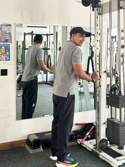 Back to the grind with another set of tricep pushdowns.