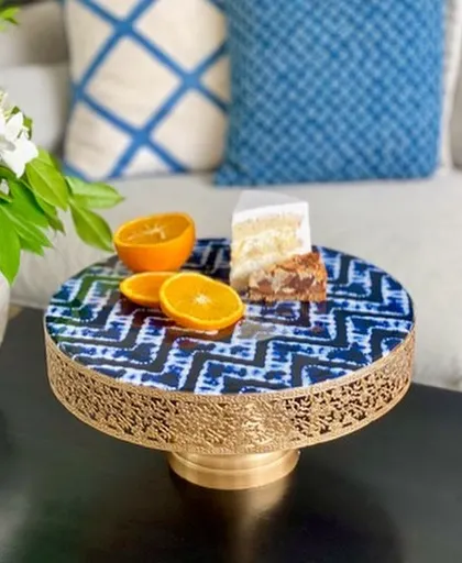Our Bali Collection cake stand features an exquisite Batik art print on a metal base with intricate filigree work. It brings the rich artistry of the island to your modern table, perfect for showcasing your favorite desserts.