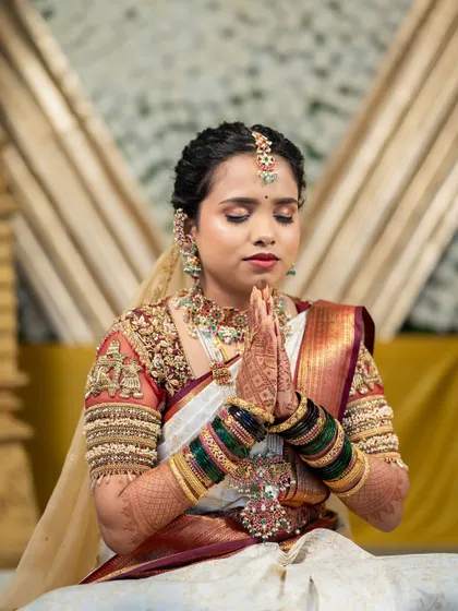 A moment of prayer during the Muhurtham. The makeup is designed to be resilient through all the rituals, ensuring the bride looks fresh and divine from start to finish.
