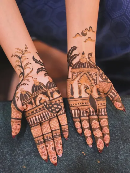 Another view of the palace and peacock design. The shading work is very important here to create depth and make the domes and pillars look realistic.