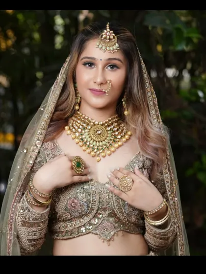 A full bridal look with our pastel green lehenga, complete with heavy gold and kundan jewellery.