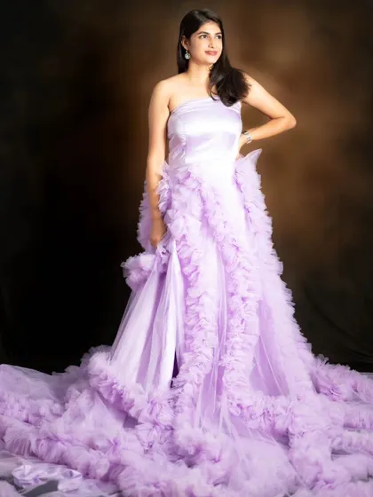 Our lavender gown comes with a detachable sleeve, allowing you to create different looks.