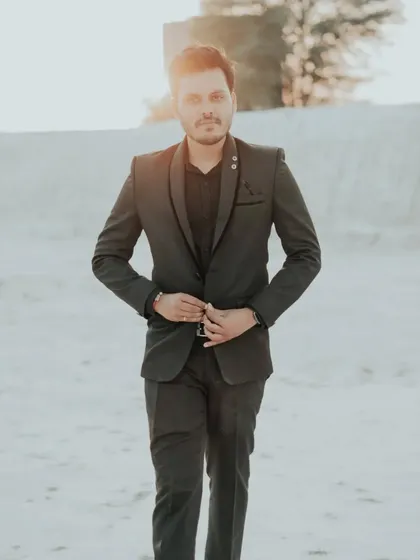A sharp and stylish portrait of the groom. I make sure to capture solo shots that reflect his personality and style, creating a balanced pre-wedding album.