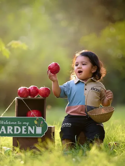 Welcome to my garden. This apple-picking theme is a wonderful way to celebrate the season, using natural elements and cute props for a charming and organic feel.