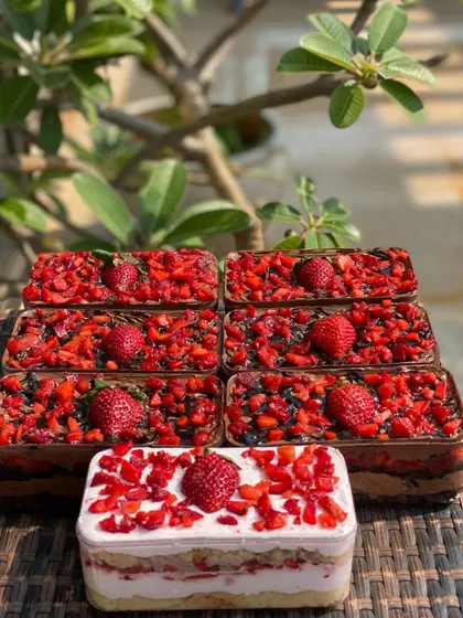 Berry season is my favorite. Here are my Belgian chocolate strawberry and vanilla strawberry tubs, packed with fresh fruit and rich flavor.