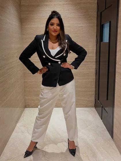 Another angle of my professional and chic blazer look.